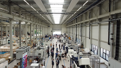 精彩回顧 | 探秘科技前沿，海天德國(guó)工廠開放日汽車配件之旅