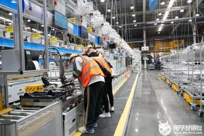 智慧驅(qū)動(dòng)，柔性升級(jí) 斯坦德機(jī)器人助力東風(fēng)李爾打造汽車配件智能標(biāo)桿工廠